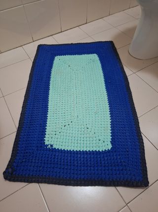 Alfombra baño azul turquesa tejida