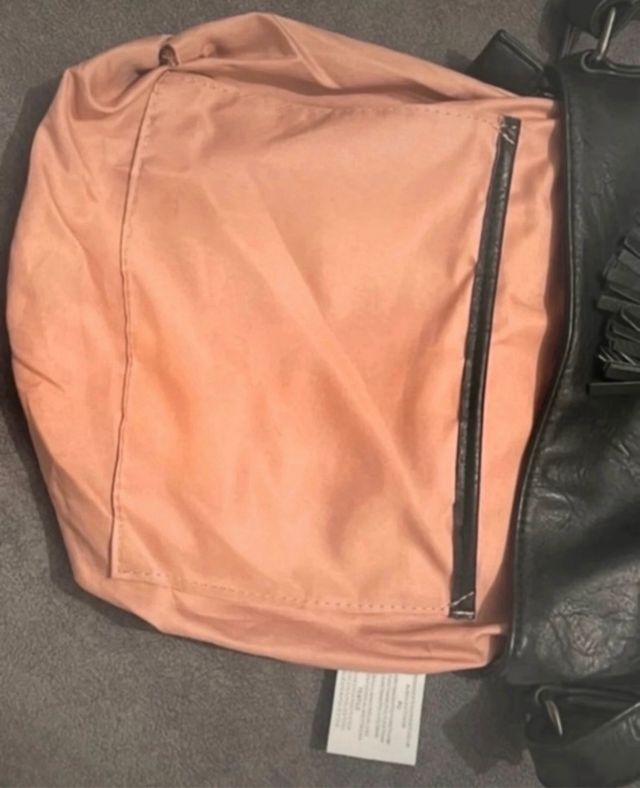 Borsa nera a tracolla