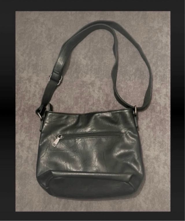 Borsa nera a tracolla