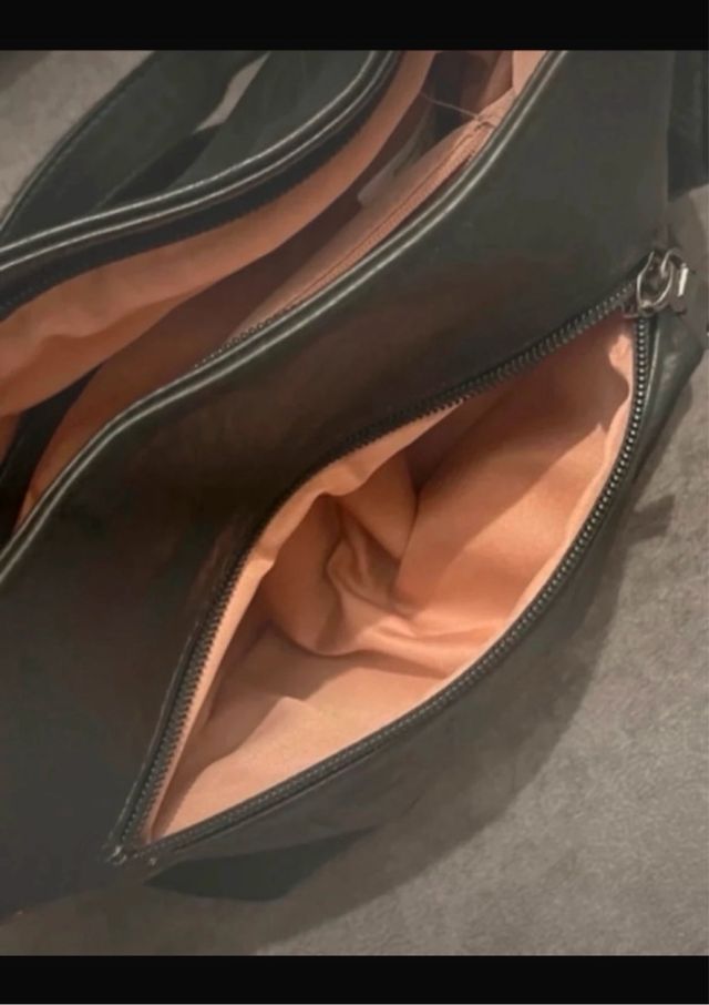 Borsa nera a tracolla