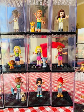 16 MiniMuñecas Lego Friends con expositores