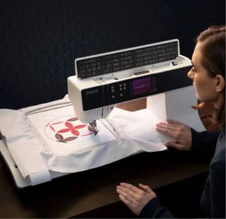 Máquina bordadora PFAFF Creative 3.0