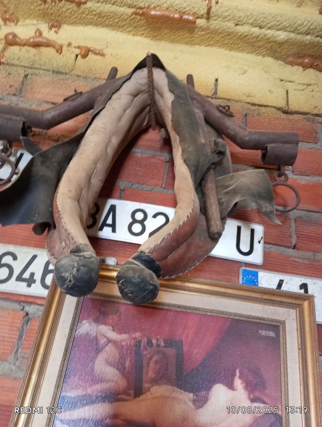 Almuadilla antigua con yugeta