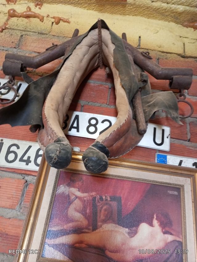 Almuadilla antigua con yugeta