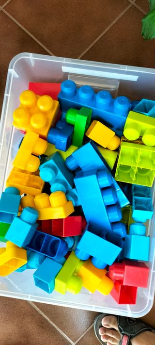 Mesa bloques construcción infantil + bloques