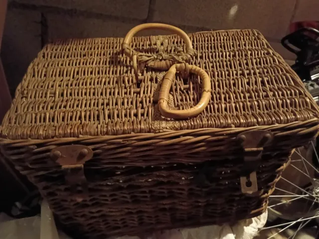 Sopera in porcellana bianca e dorata