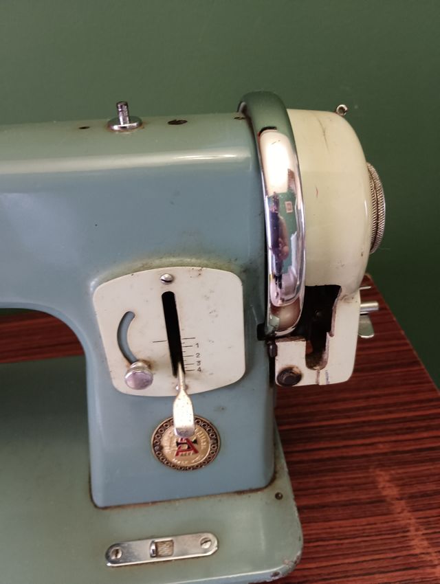 Máquina Coser Alfa Royale Antigua