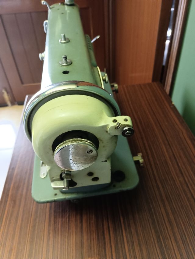 Máquina Coser Alfa Royale Antigua