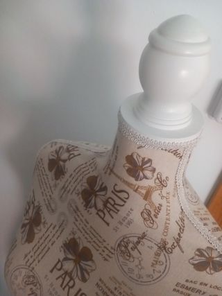 Maniquí de costura blanco