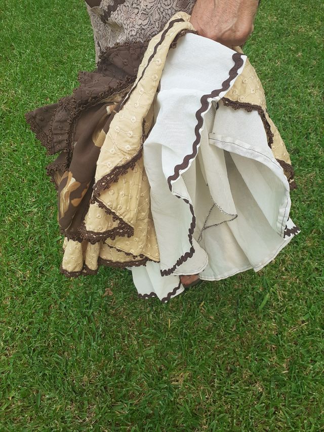 Vestido gitano beige y marrón