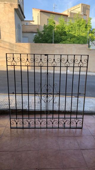 Reja forja hierro macizo 1’45 x 1’45 m. 