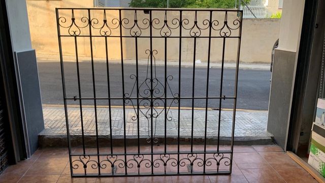 Reja forja hierro macizo 1’45 x 1’45 m. 