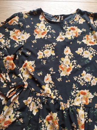 Vestido Zara flores - Talla L