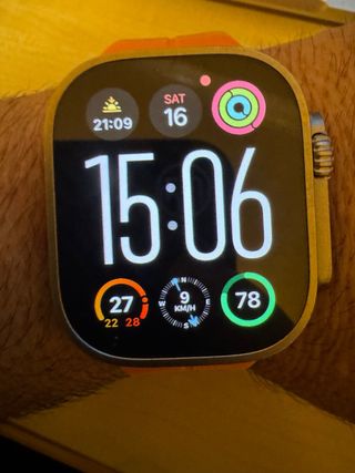 Apple Watch Ultra 2 - Dorado/ Navy Blue