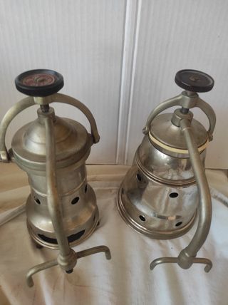 Macchine da caffè antiche in metallo