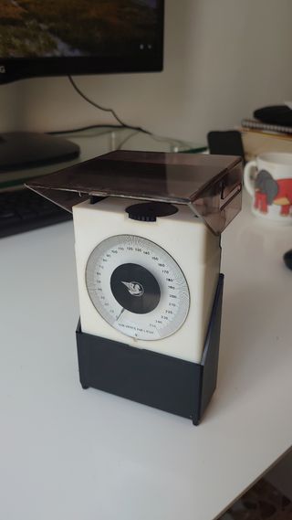 Balanza vintage pesa cartas