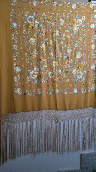 Mantón Manila bordado flores