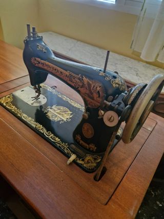 Máquina coser Singer antigua con mueble