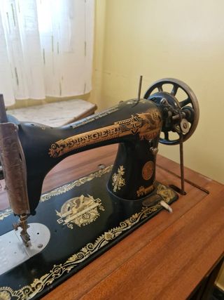 Máquina coser Singer antigua con mueble