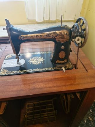 Máquina coser Singer antigua con mueble