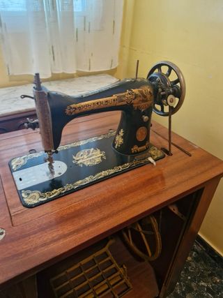 Máquina coser Singer antigua con mueble
