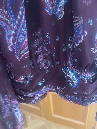 Blusa burdeos estampado paisley de Mango