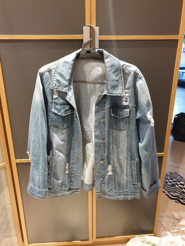 Chaqueta vaquera desgastada