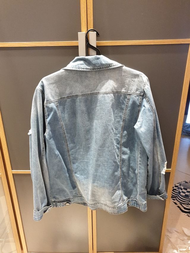 Chaqueta vaquera desgastada