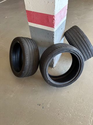 3 gomas Goodyear dos del 2022 y otra de 2017 
