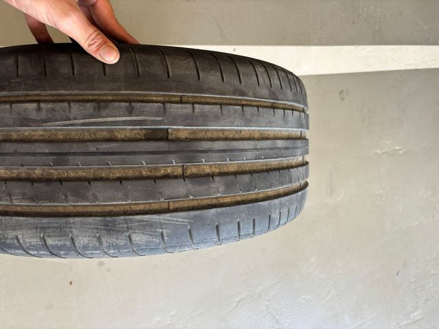 3 gomas Goodyear dos del 2022 y otra de 2017 