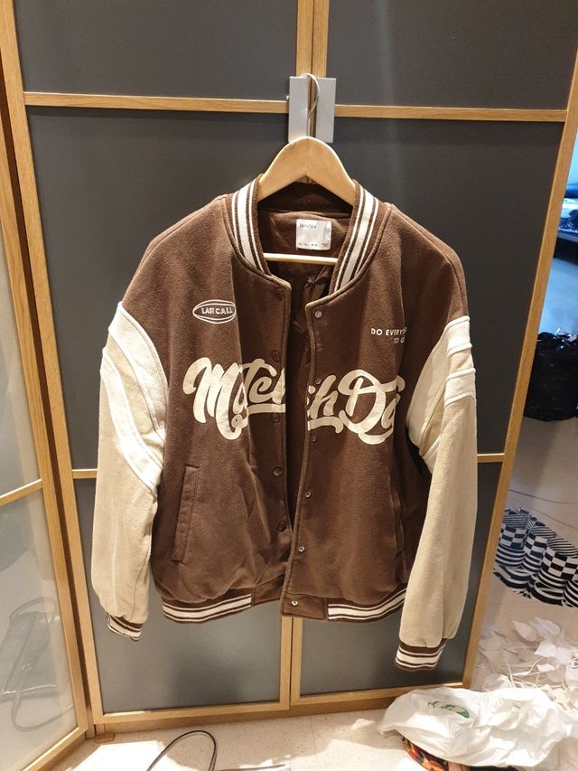 Chaqueta universitaria Bershka marrón - Talla L