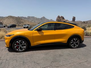 🚗 Ford Mustang Mach-E Premium AWD – 269 CV – 2023