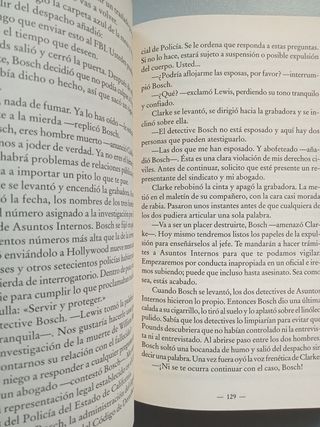 Lote de dos libros de novela policíaca.