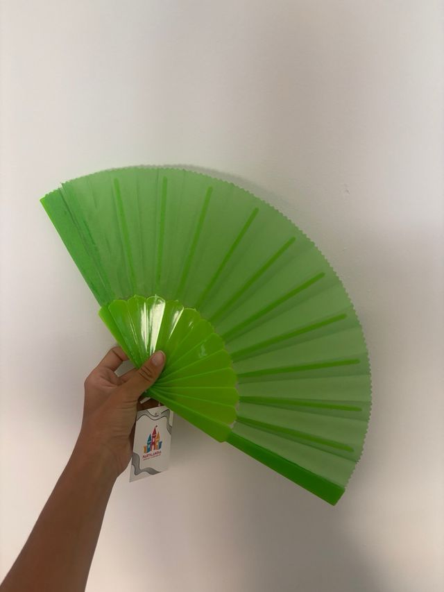 24 Abanicos de mano verdes