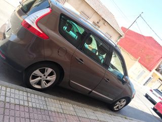 Renault Grand Scenic 2013
