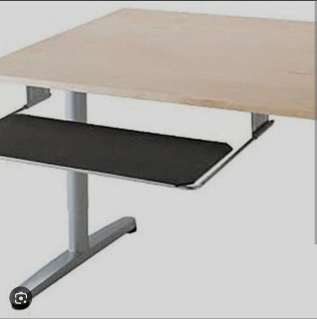 Soporte teclado bajo mesa