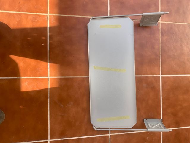 Soporte teclado bajo mesa