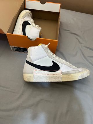 Nike Blazer Mid '77 - Blancas y Negras