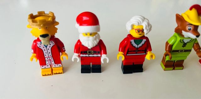 Minifiguras Lego variadas con expositor