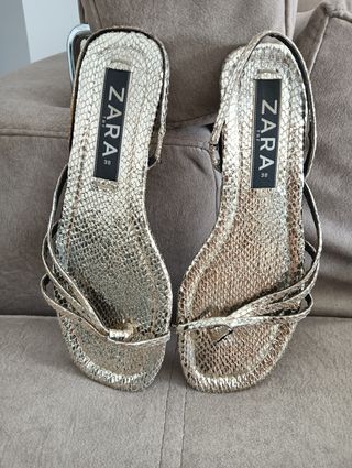 Sandalias Zara doradas 38