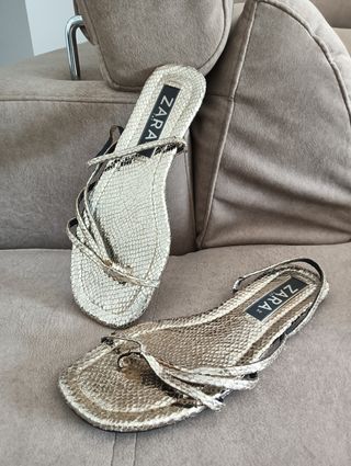 Sandalias Zara doradas 38