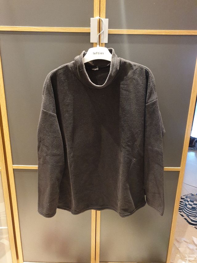 Sudadera Decathlon negra cuello alto