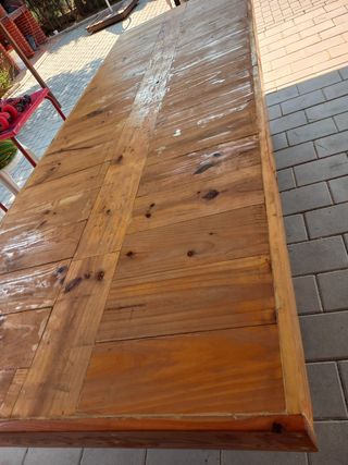 Mesa rustica de madera reciclada