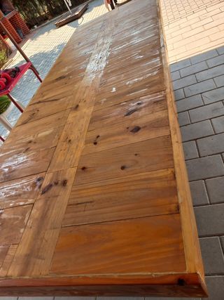 Mesa rustica de madera reciclada