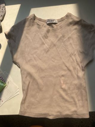 Camiseta beige Stradivarius