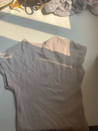 Camiseta beige Stradivarius