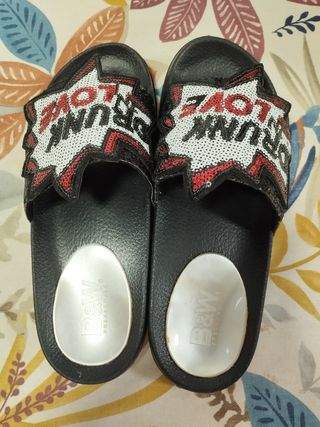 Sandalias negras con lentejuelas