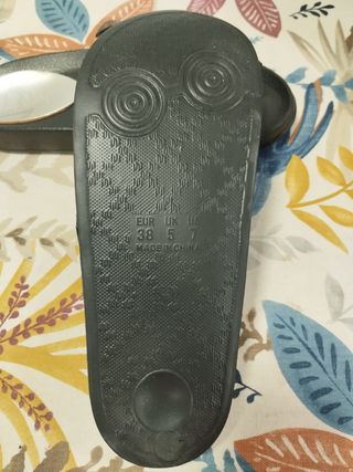 Sandalias negras con lentejuelas