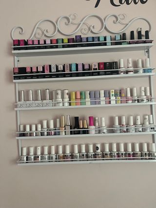 Estantería blanca esmaltes uñas