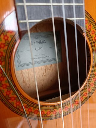 Guitarra clásica Yamaha C40 + accesorios